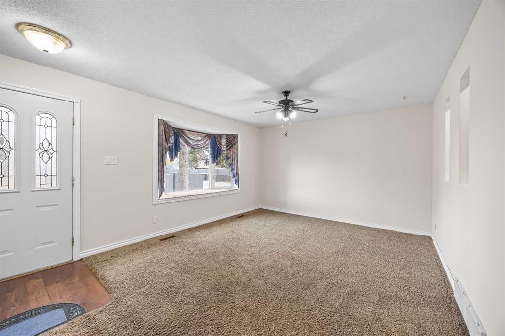 9843 Auburn Road SE, Calgary — photo 4 of 27