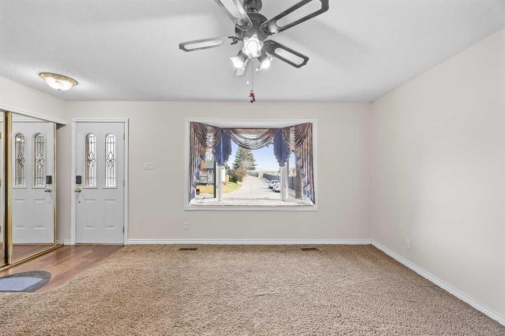 9843 Auburn Road SE, Calgary — photo 5 of 27