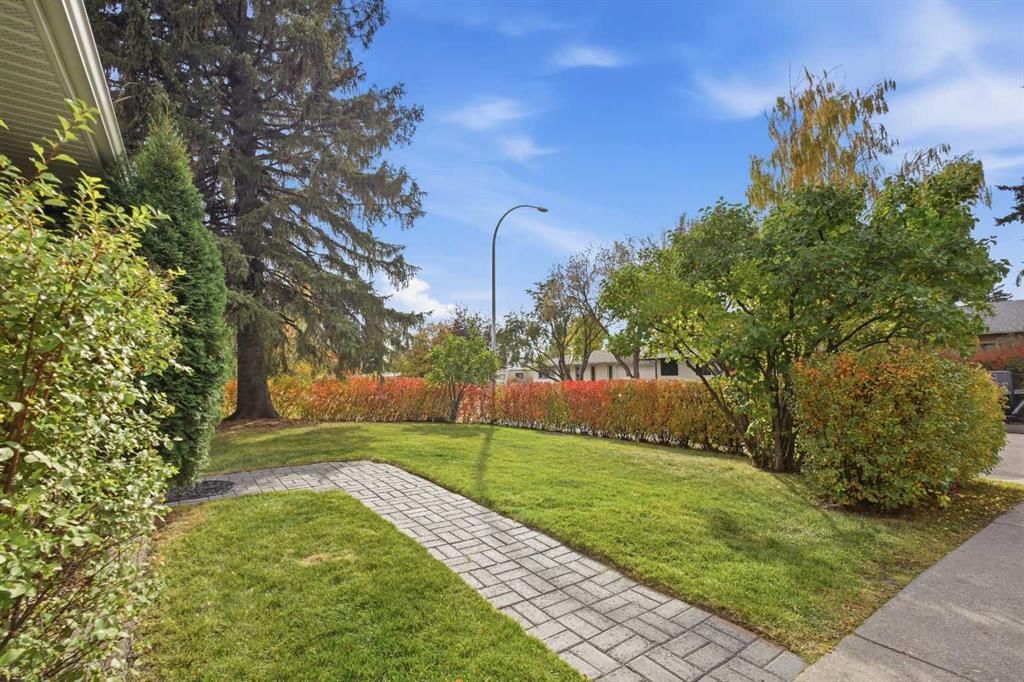 436 Arlington Drive SE, Calgary — photo 3 of 48
