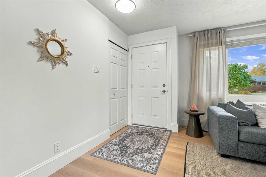 436 Arlington Drive SE, Calgary — photo 5 of 48
