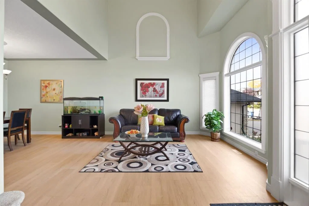63 West Cedar Rise SW, Calgary — photo 4 of 47