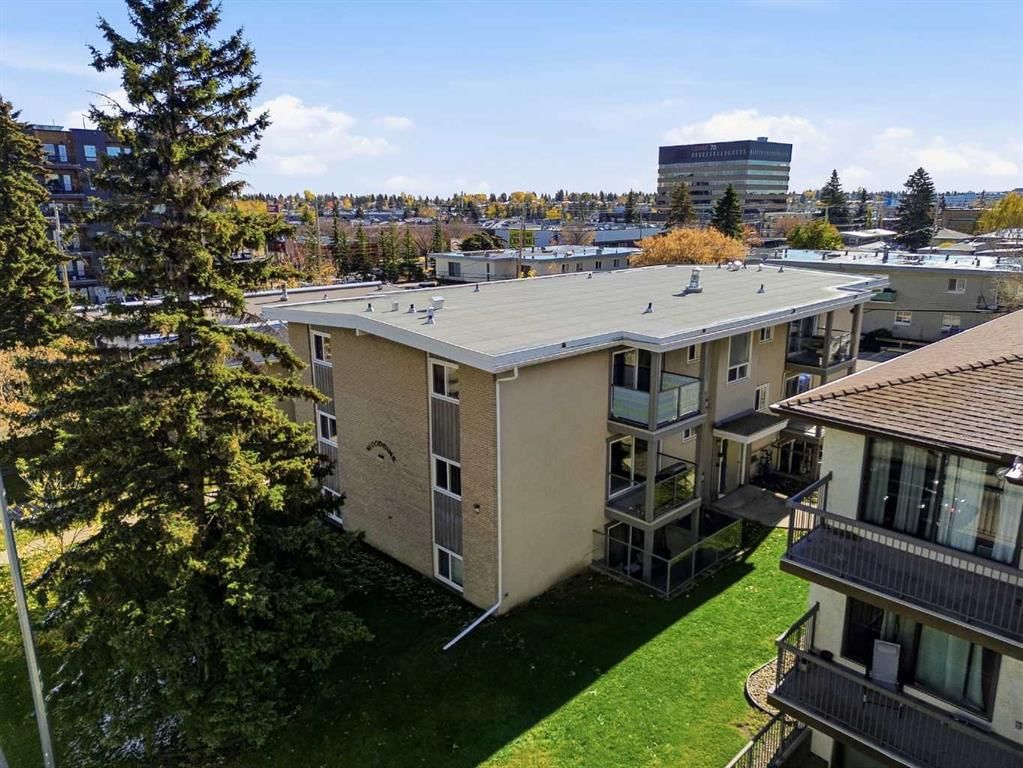 3, 609 67 Avenue SW, Calgary — photo 2 of 35