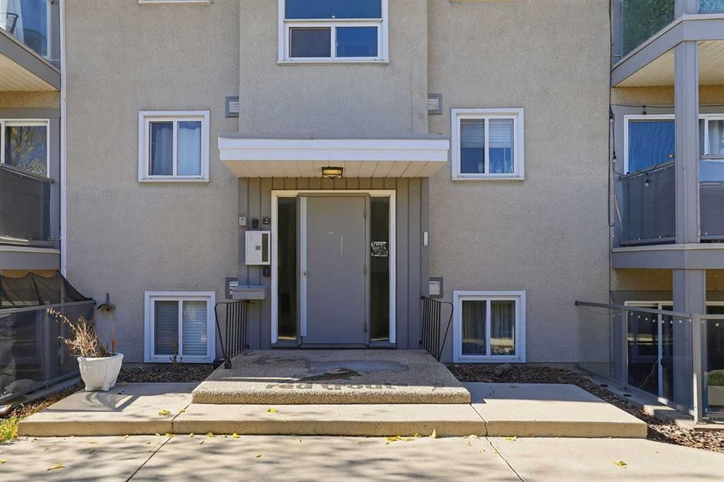 3, 609 67 Avenue SW, Calgary — photo 3 of 35