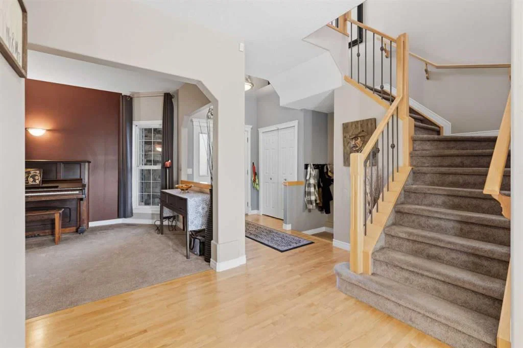 31 Evansmeade Crescent NW, Calgary — photo 4 of 50