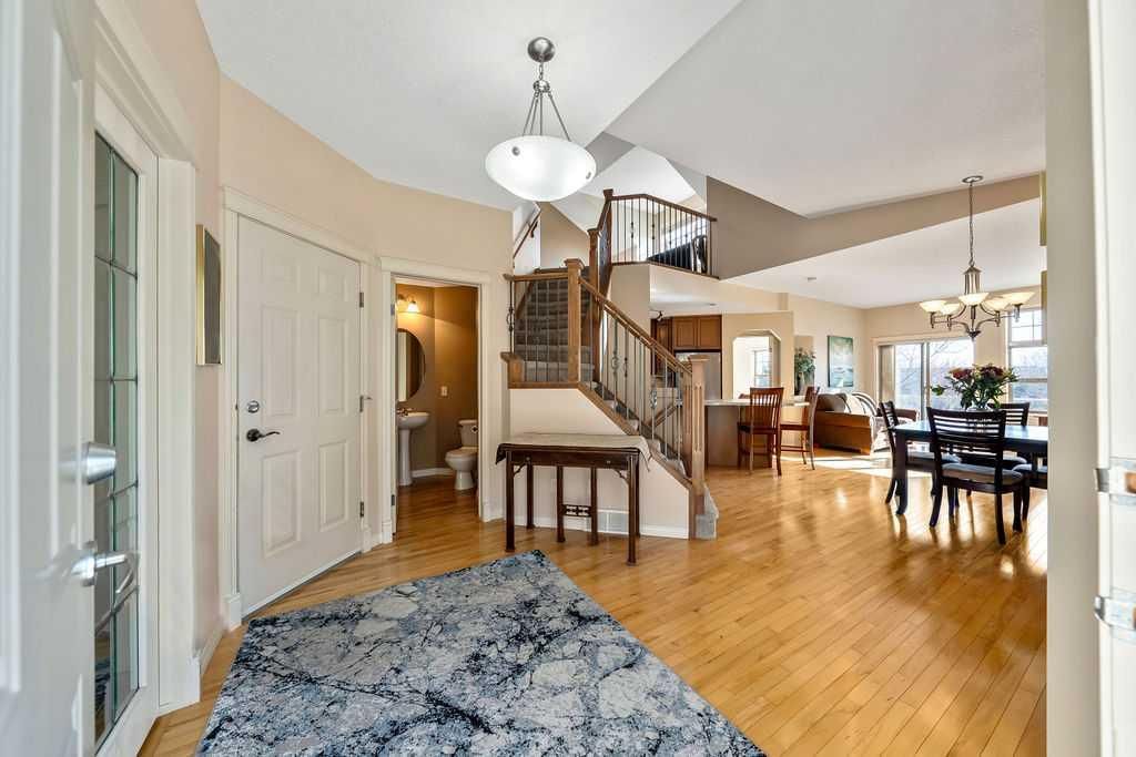 31 Springbank Terrace SW, Calgary — photo 3 of 44
