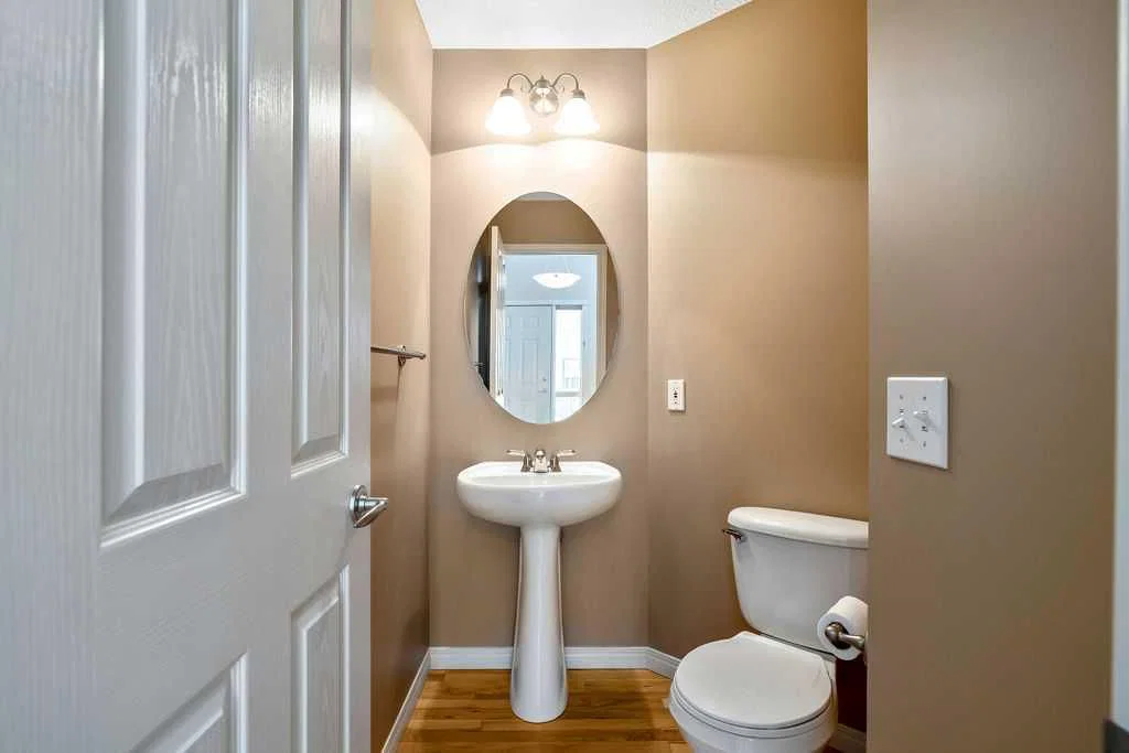 31 Springbank Terrace SW, Calgary — photo 5 of 44