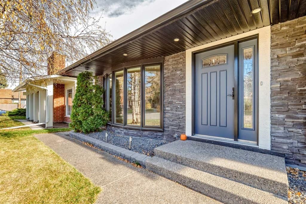 912 Lake Arrow Way SE, Calgary — photo 3 of 47