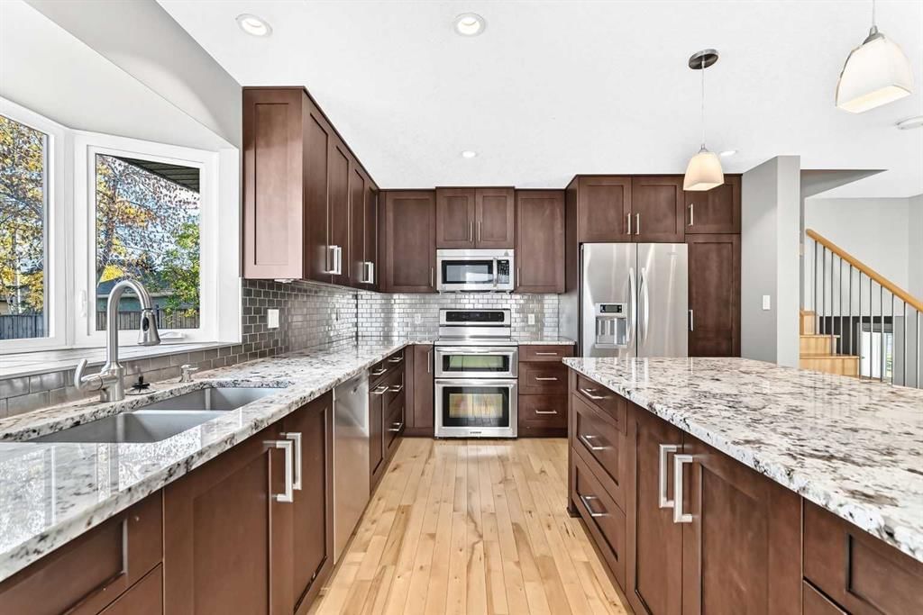 912 Lake Arrow Way SE, Calgary — photo 4 of 47