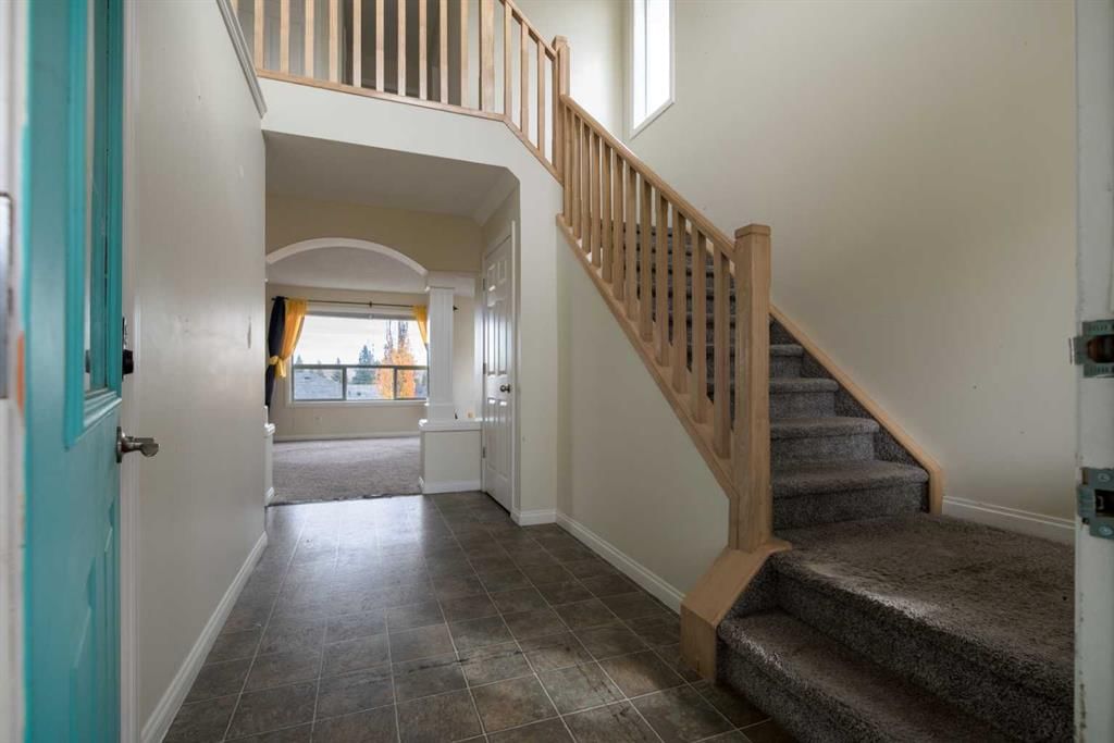 151 Bow Ridge Crescent, Cochrane — photo 4 of 40