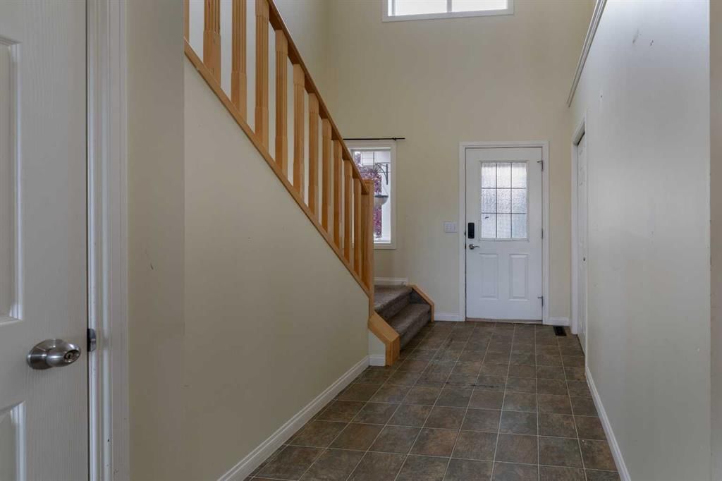 151 Bow Ridge Crescent, Cochrane — photo 5 of 40