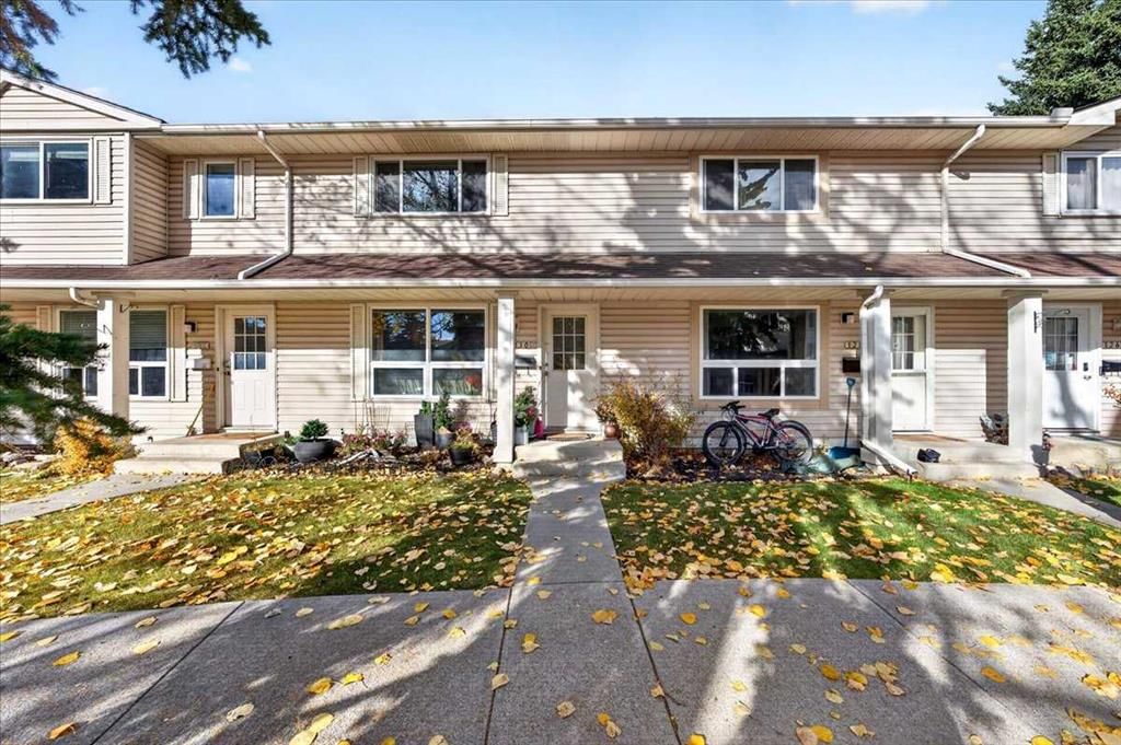 130 Woodmont Terrace SW, Calgary — photo 2 of 34
