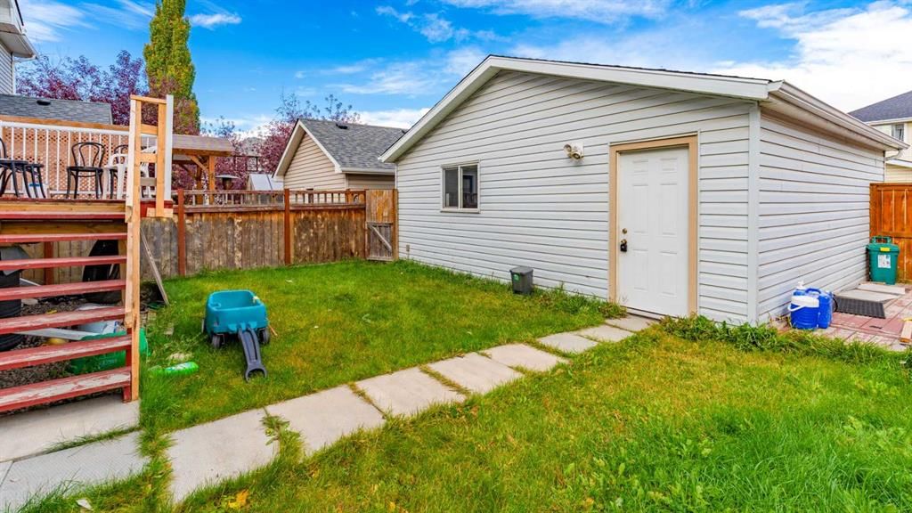 34 Prestwick Landing SE, Calgary — photo 4 of 49