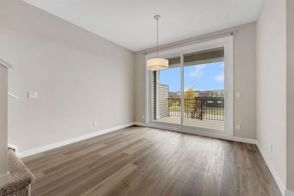 164 Rowmont Boulevard NW, Calgary — photo 4 of 50