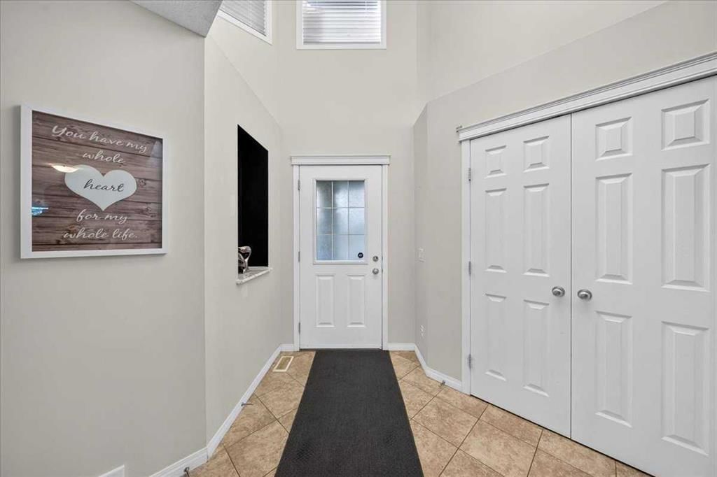 117 Panora Way NW, Calgary — photo 2 of 43