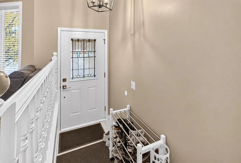 52 Cedargrove Way SW, Calgary — photo 3 of 47