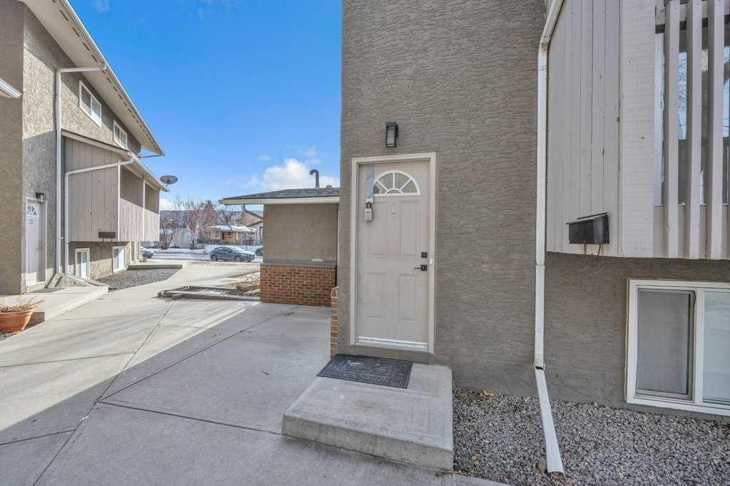 1, 8112 36 Avenue NW, Calgary — photo 3 of 40