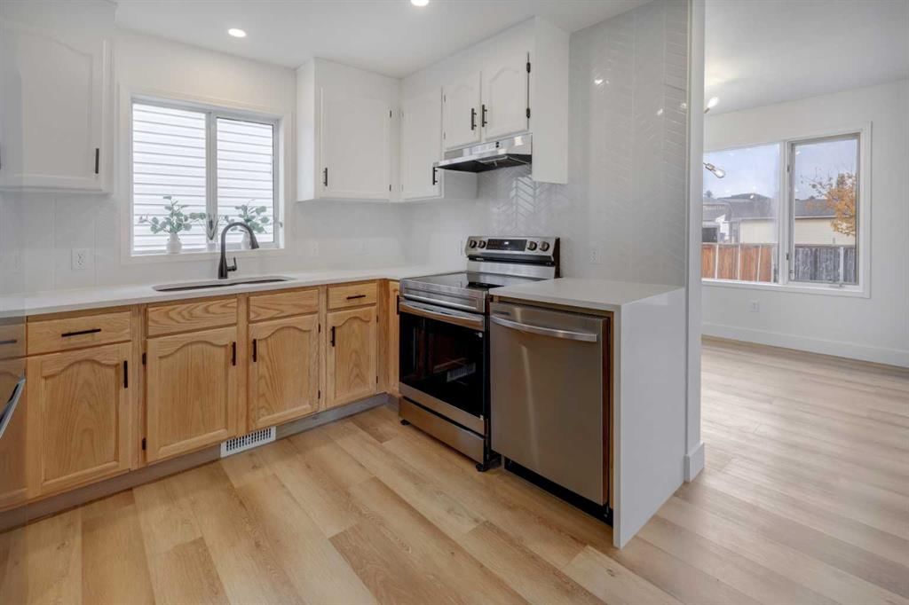 826 Coventry Drive NE, Calgary — photo 3 of 31