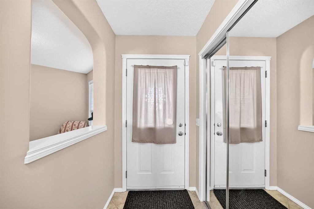 222 Saddlehorn Close NE, Calgary — photo 4 of 46