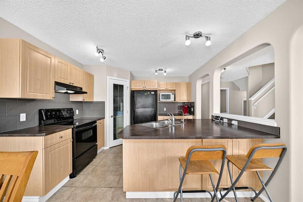 222 Saddlehorn Close NE, Calgary — photo 5 of 46