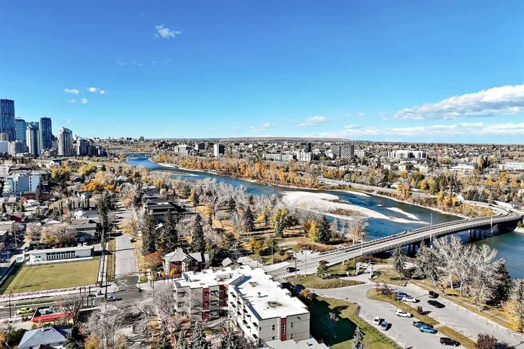 1309 10 Avenue SE, Calgary — photo 4 of 7