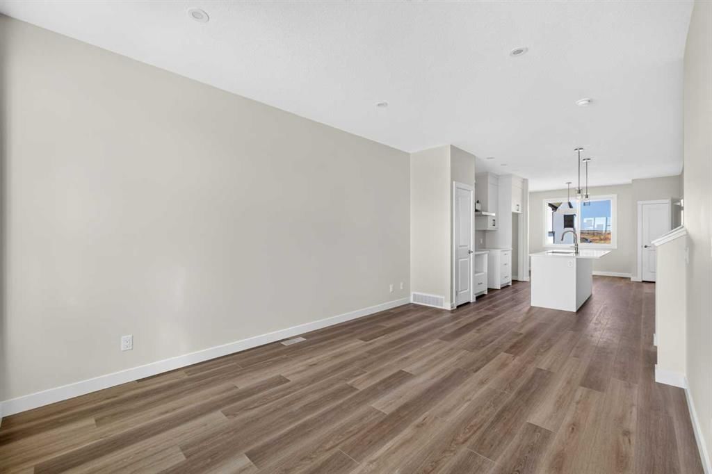 727 Lucas Boulevard NW, Calgary — photo 3 of 31