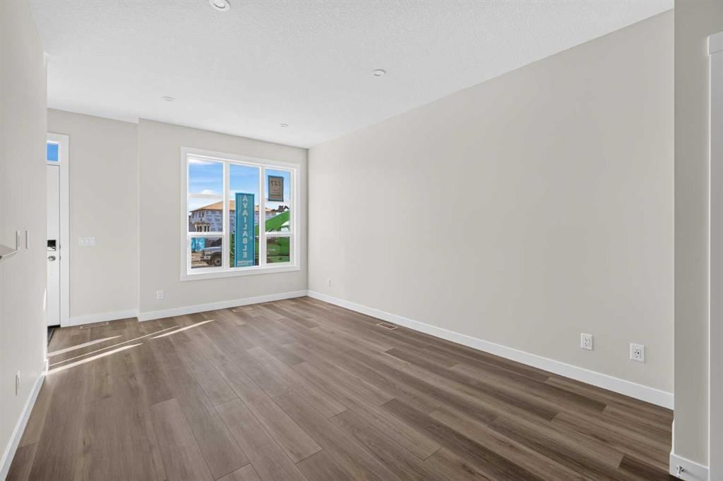 727 Lucas Boulevard NW, Calgary — photo 4 of 31