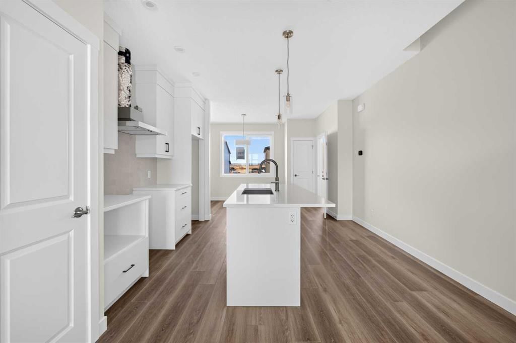 727 Lucas Boulevard NW, Calgary — photo 5 of 31
