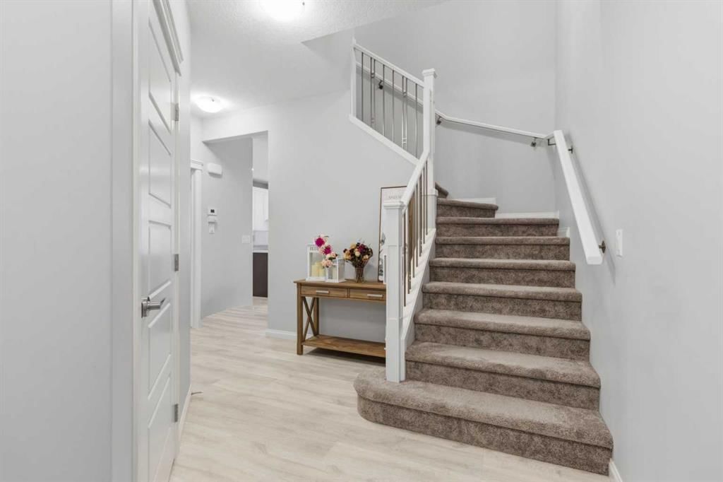 283 Nolanhurst Crescent NW, Calgary — photo 5 of 50