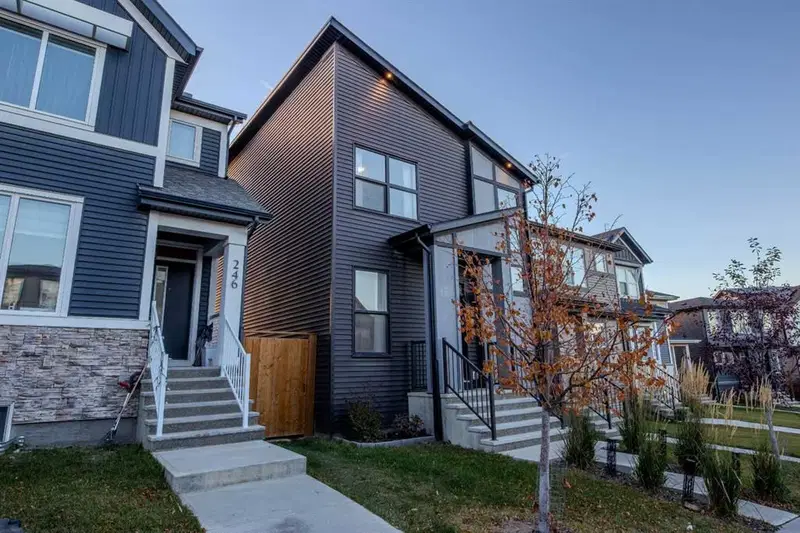 250 Aquila Way NW, Calgary — photo 2 of 43