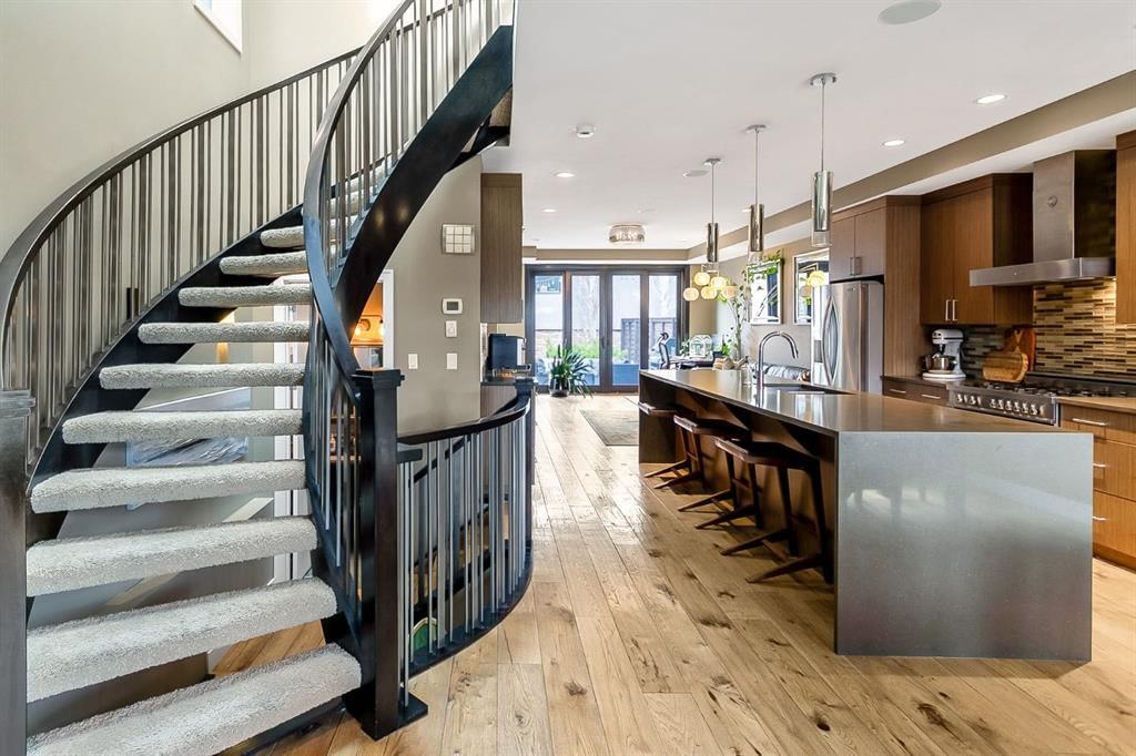 1834 30 Avenue SW, Calgary — photo 3 of 39
