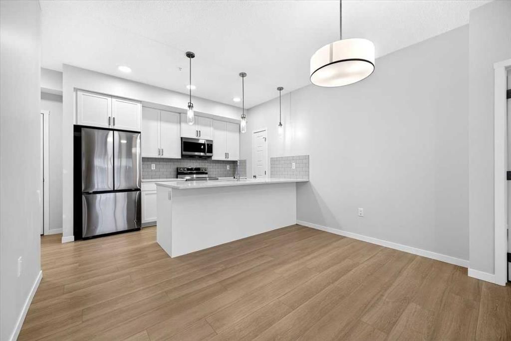3413, 33 Carringham Gate NW, Calgary — photo 3 of 43