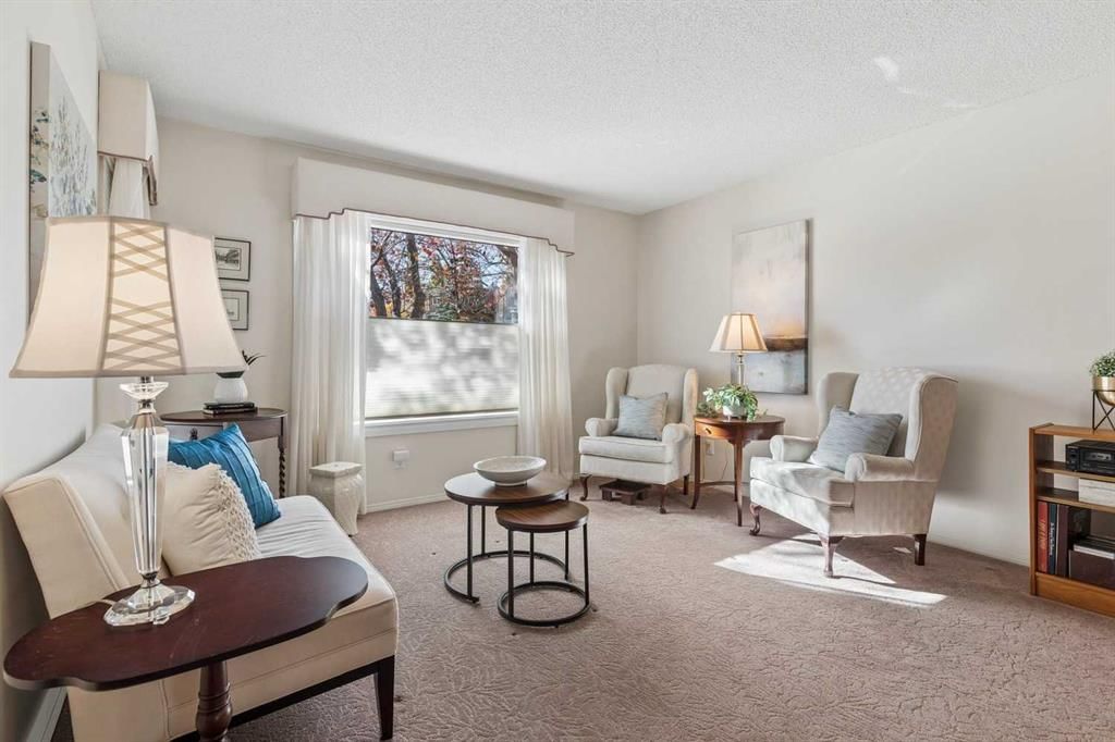 107 Coach Side Terrace SW, Calgary — photo 3 of 43