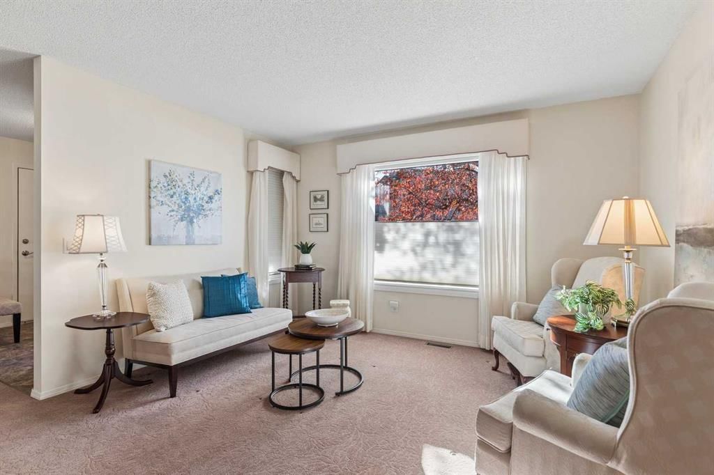 107 Coach Side Terrace SW, Calgary — photo 4 of 43
