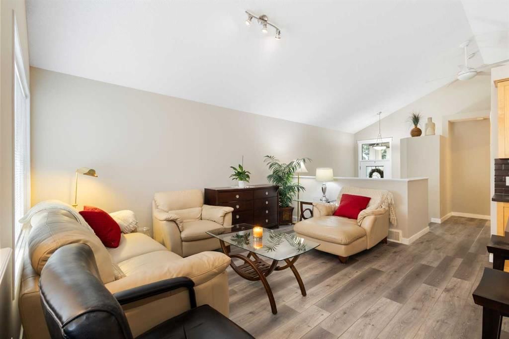 169 Copperstone Circle SE, Calgary — photo 3 of 25