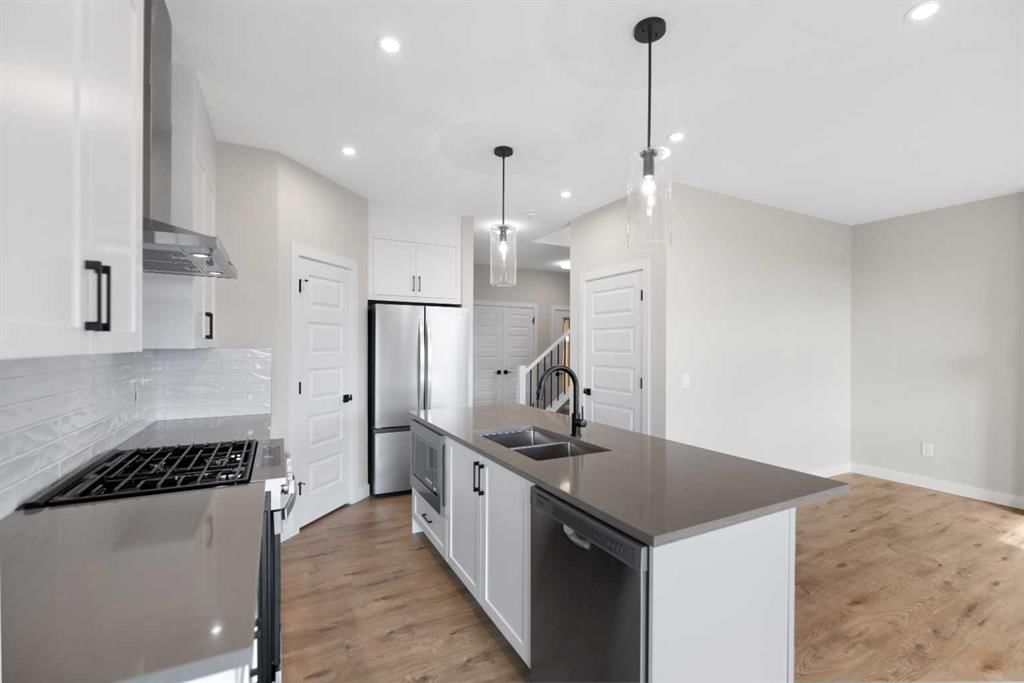 464 Lewisburg Place NE, Calgary — photo 3 of 20