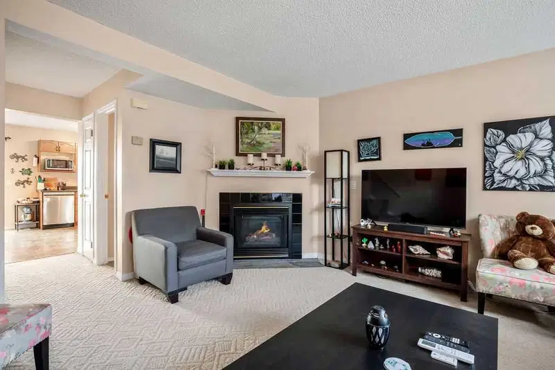 237 Mt Aberdeen Circle SE, Calgary — photo 2 of 22