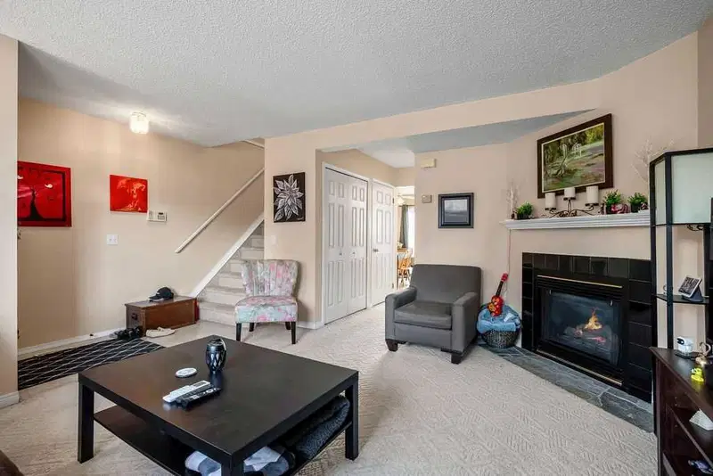 237 Mt Aberdeen Circle SE, Calgary — photo 3 of 22