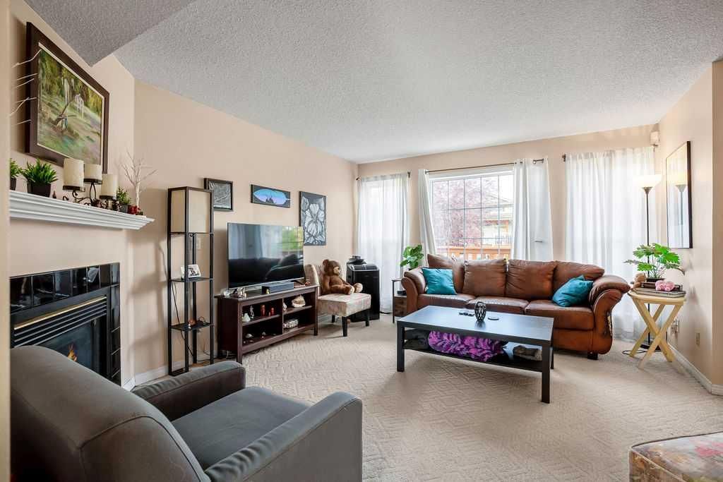 237 Mt Aberdeen Circle SE, Calgary — photo 5 of 22