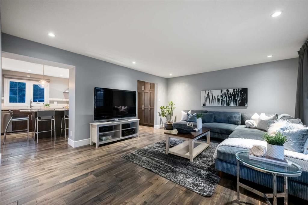 216 Lake Erie Place SE, Calgary — photo 4 of 50
