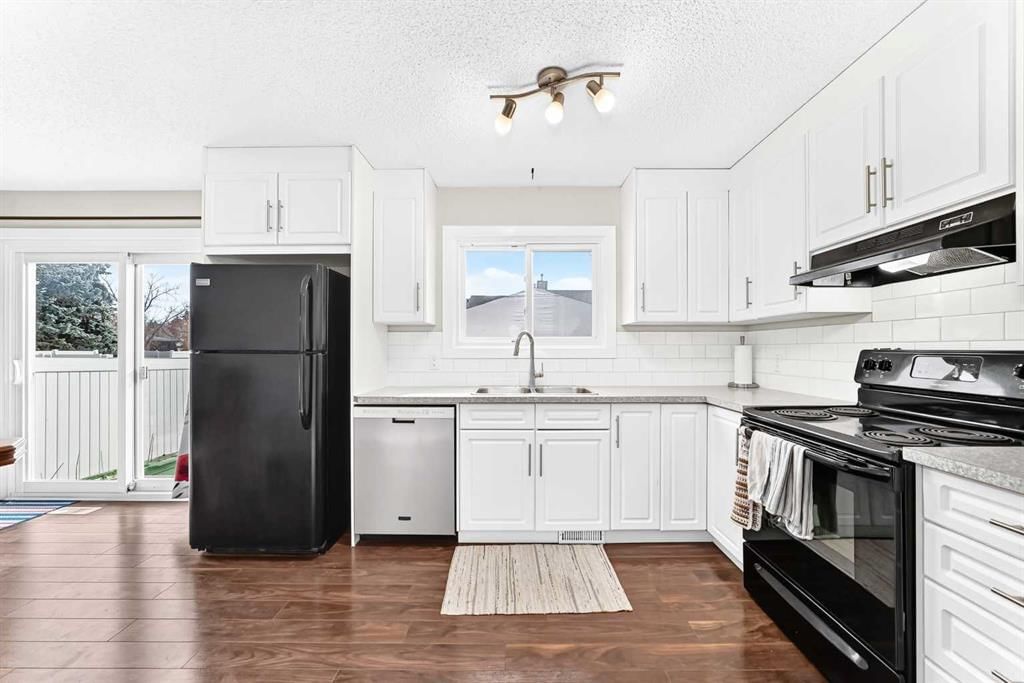 128 Deer Ridge Lane SE, Calgary — photo 3 of 36