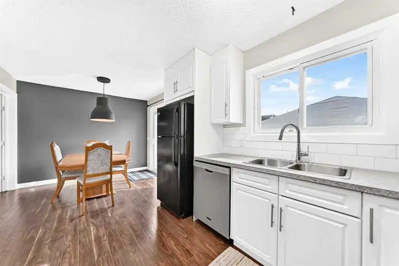 128 Deer Ridge Lane SE, Calgary — photo 4 of 36