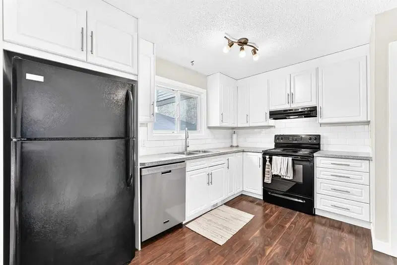 128 Deer Ridge Lane SE, Calgary — photo 5 of 36