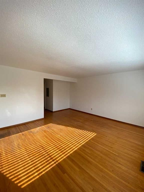 2826 43 Street SW, Calgary — photo 4 of 36
