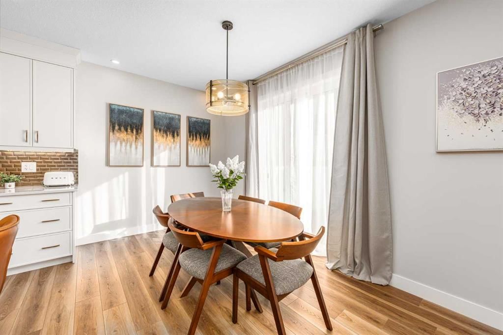 20 Carringham Heights NW, Calgary — photo 3 of 35