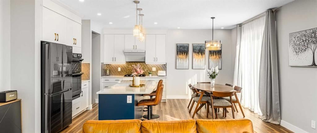 20 Carringham Heights NW, Calgary — photo 4 of 35