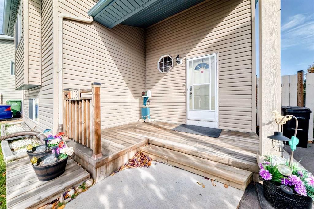 106 Elizabeth Way SE, Airdrie — photo 2 of 36