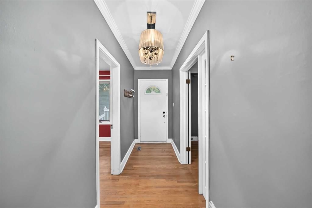 1623 6A Street NW, Calgary — photo 4 of 38