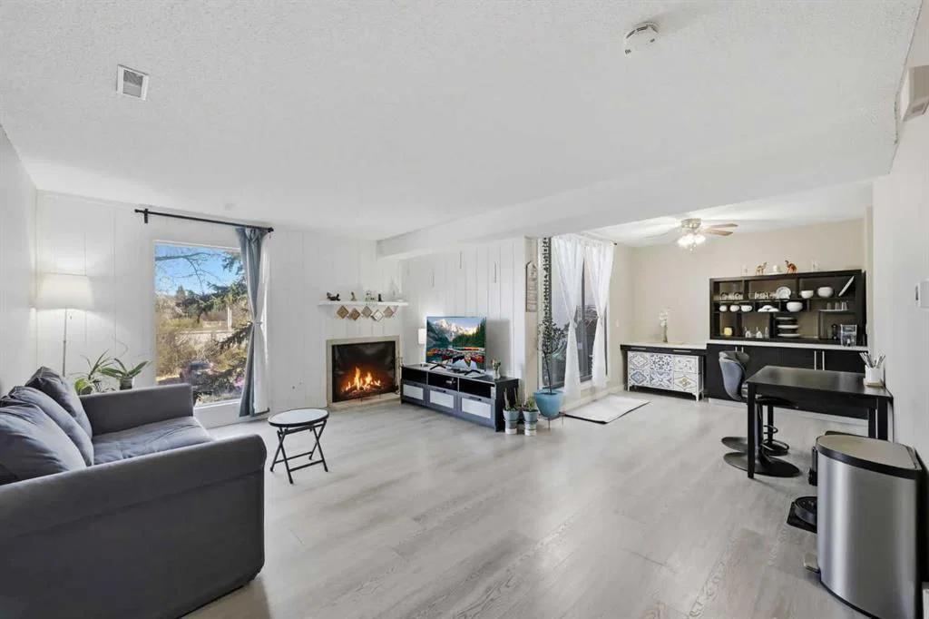 409, 3500 Varsity Drive NW, Calgary — photo 4 of 33
