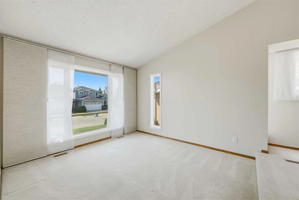 141 Woodbrook Road SW, Calgary — photo 5 of 49