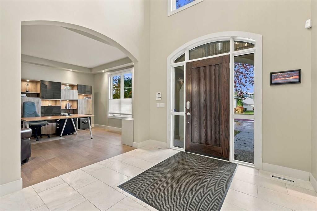 1727 Westmount Road NW, Calgary — photo 2 of 48